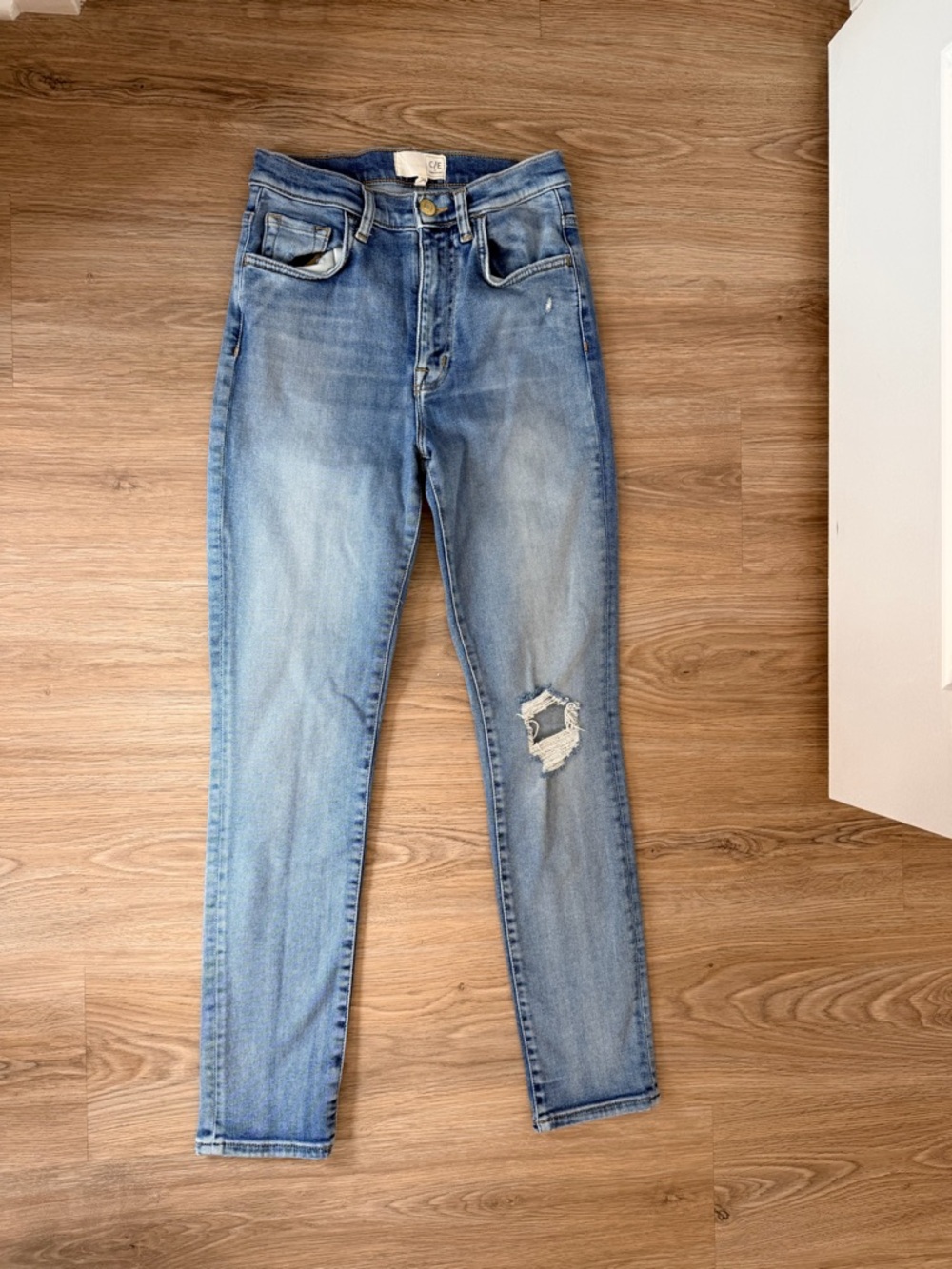 Current/Elliott Faded Light Blue High-Rise Skinny Jeans with Knee Rip